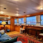 Botel Don Maximo Yacht *