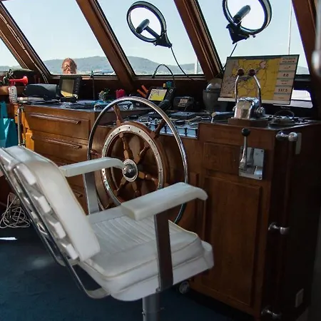 Don Maximo Yacht 船屋 *