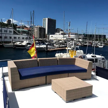 Don Maximo Yacht 船上ホテル *