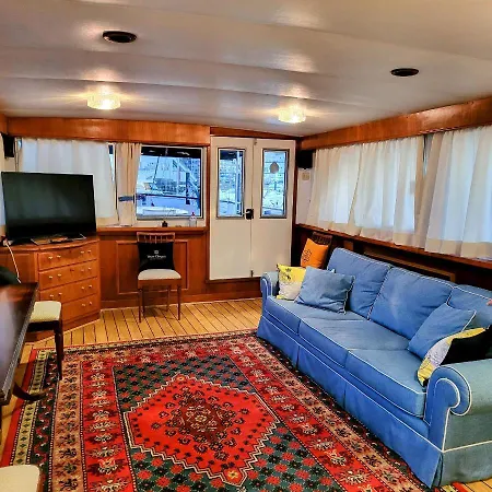 Don Maximo Yacht Botel *