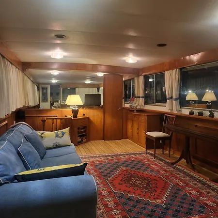 Hotel en barco Don Maximo Vigo