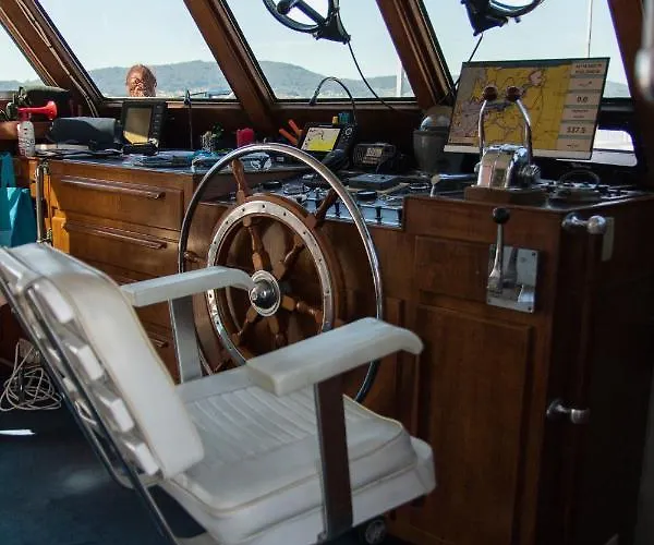 Don Maximo Yacht Πλωτό κατάλυμα *