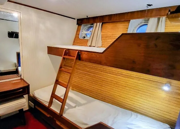 Don Maximo Yacht Botel Vigo