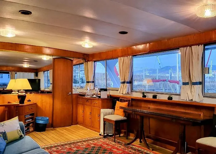 Πλωτό κατάλυμα Don Maximo Yacht *