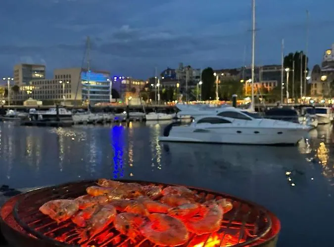 Πλωτό κατάλυμα Don Maximo Yacht *