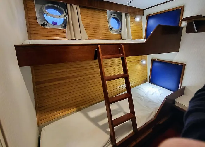 Botel Don Maximo Yacht Vigo