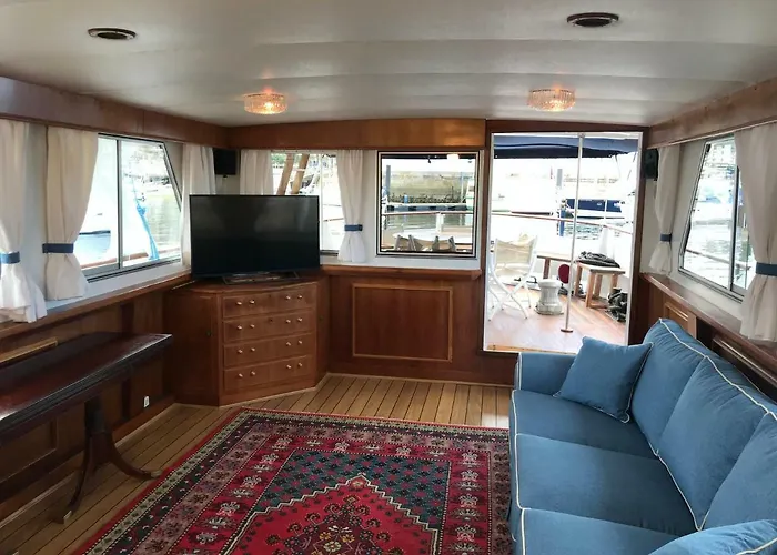 Πλωτό κατάλυμα Don Maximo Yacht